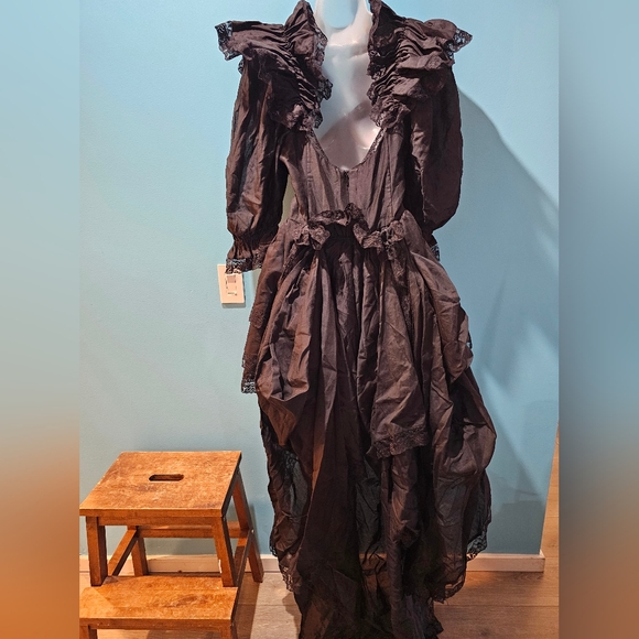 SELKIE CAVIAR DUCHESS SUGARFRILL DRESS IN BLACK - Picture 4 of 8